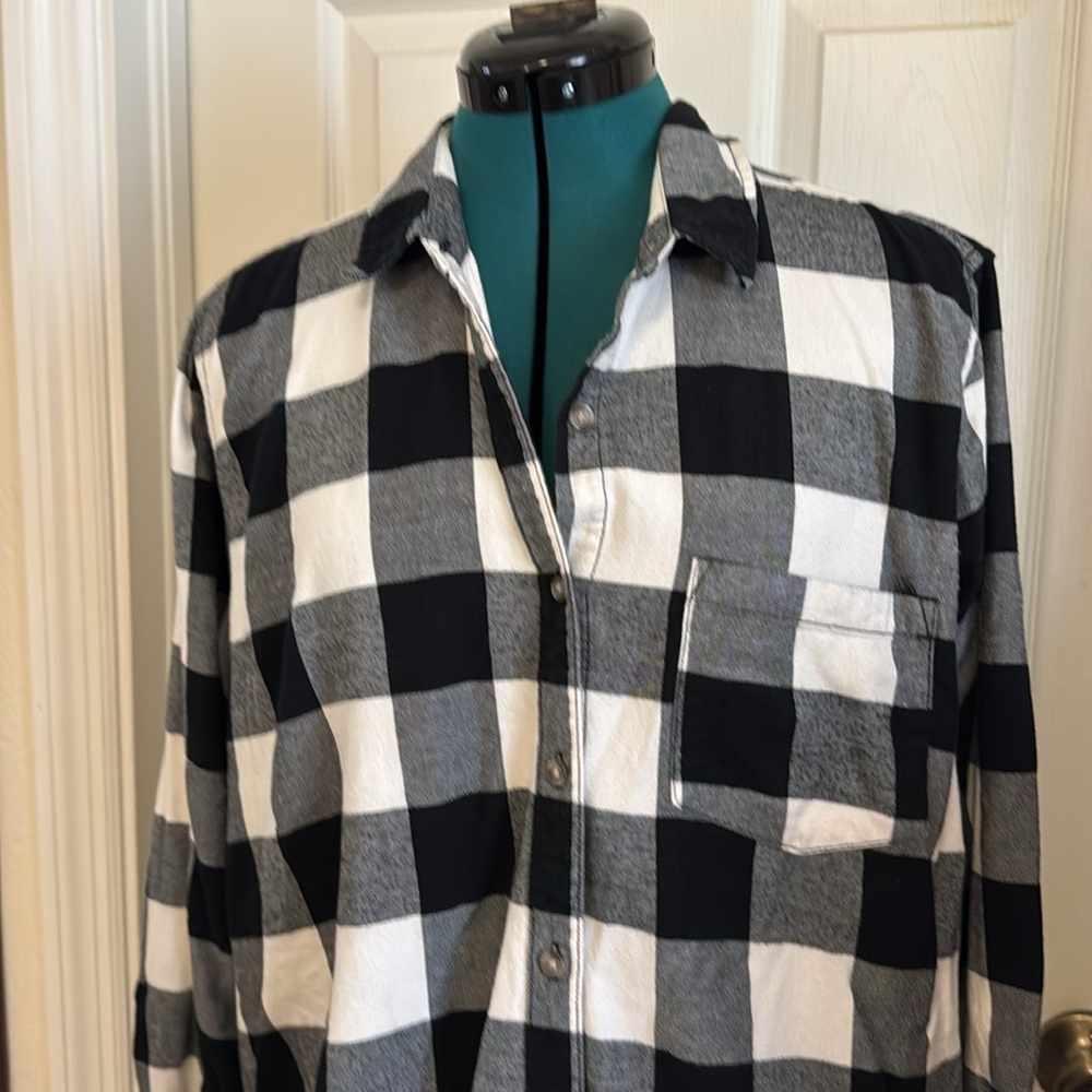 Universal Thread, Long Sleeve Button Down Flannel… - image 2